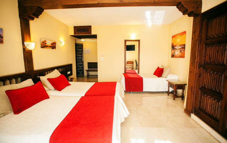 Sercotel Alfonso VI Classic Triple Twin Room
