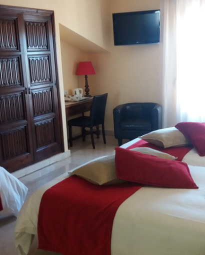 Sercotel Alfonso VI Classic Triple Twin Room