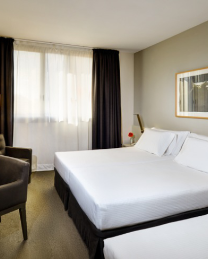 Sercotel Ámister Art-Classic Triple Twin Room