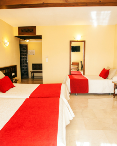 Sercotel Alfonso VI Classic Triple Twin Room