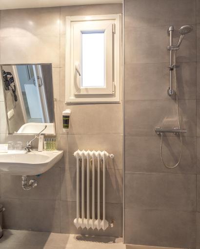 Sercotel Esentia Toguma baño
